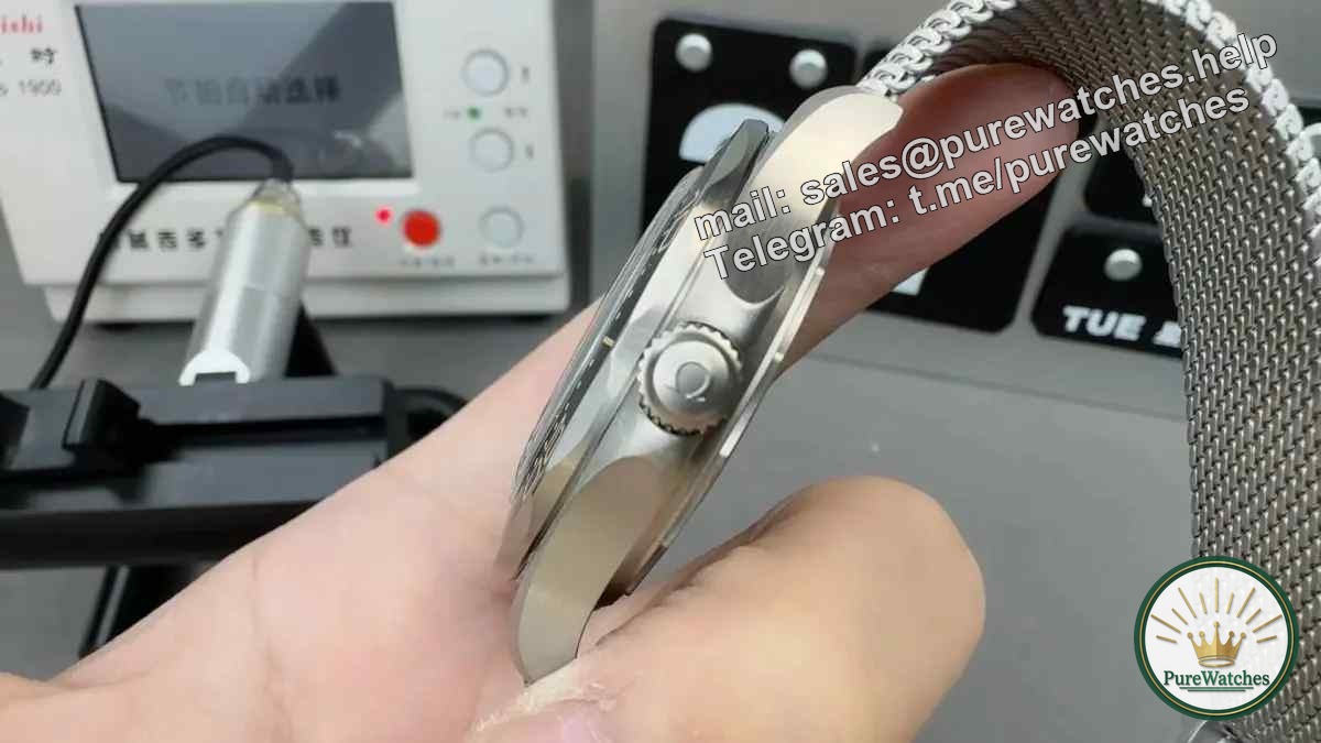 Detailed review of VS Factory Omega 007 No Time to Die. Titanium is light and easy to use. Is it worth buying?