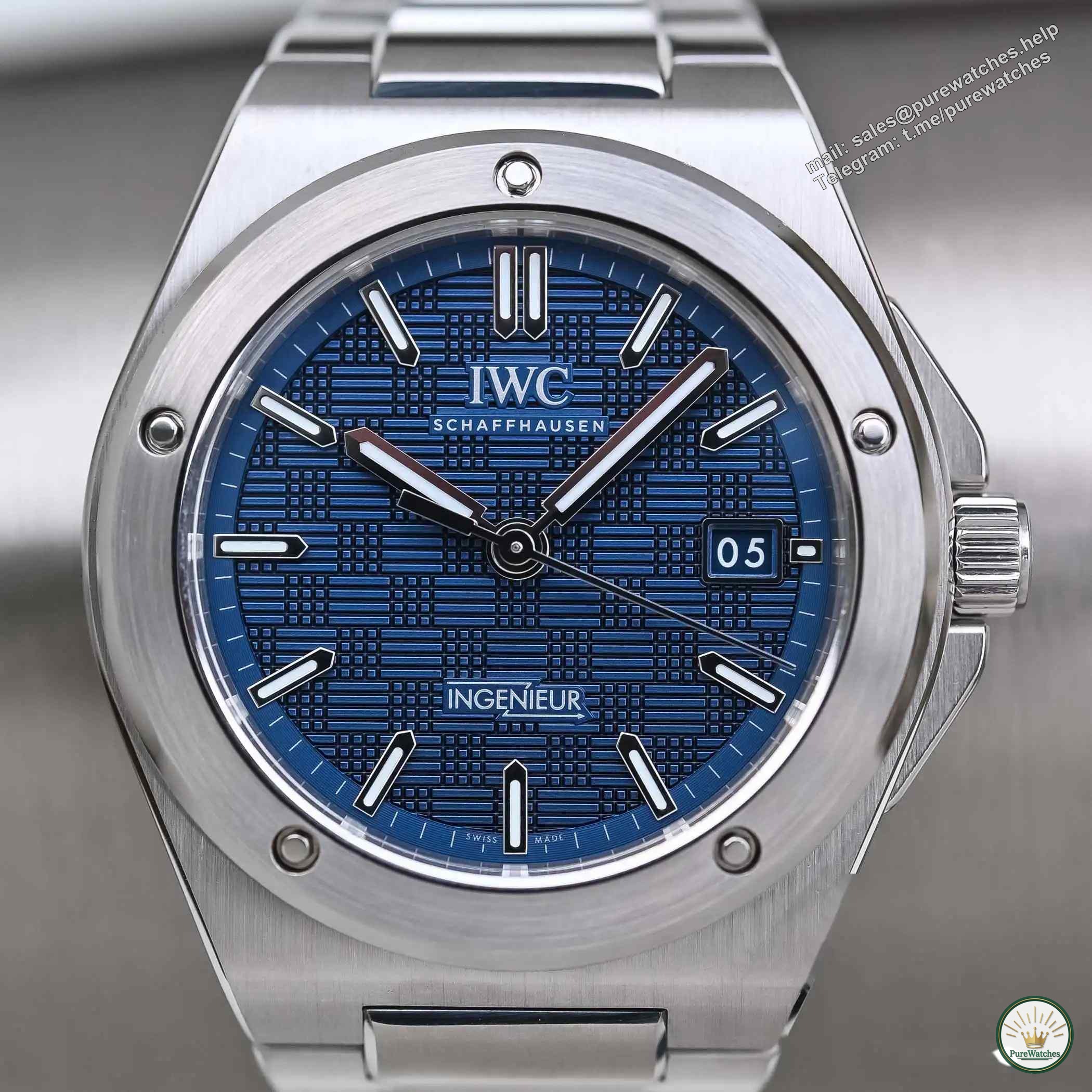 Blue is infinitely charming! IWC Ingenieur Automatic Watch 40 is worth a try!