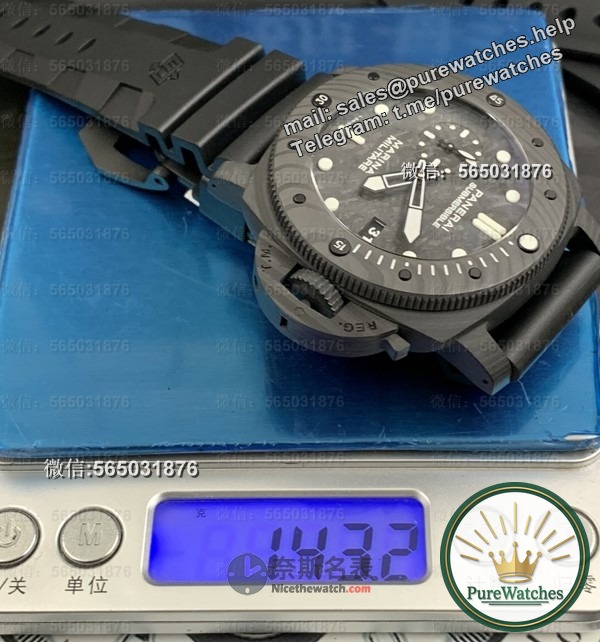 Don’t want to hit the clock? VS Factory PAM00979 allows you to be low-key and cool at the same time!