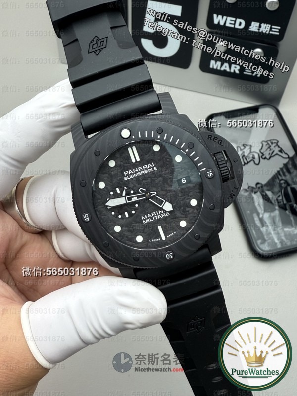 Don’t want to hit the clock? VS Factory PAM00979 allows you to be low-key and cool at the same time!