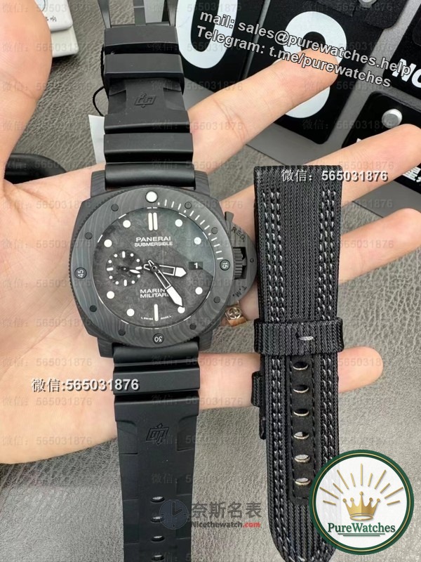 Don’t want to hit the clock? VS Factory PAM00979 allows you to be low-key and cool at the same time!