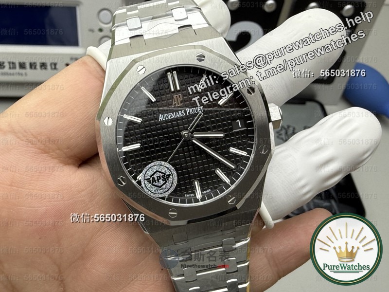 From V2 to V3, what key details have been upgraded in the APS factory 15500 black disk?