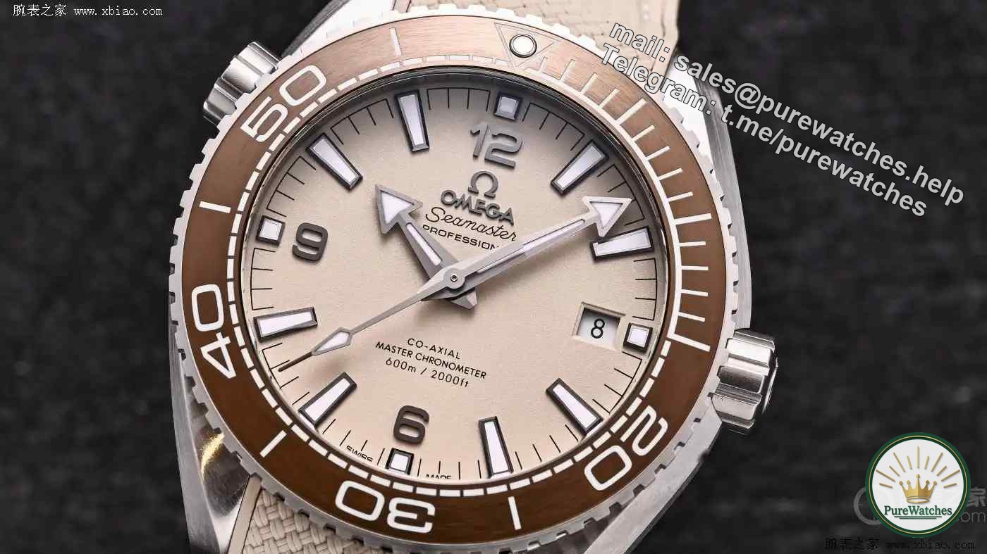 Refuse to hit the clock! Omega’s beige seahorse diving watch is as light as a feather but hard enough to be anti-magnetic in the deep sea.
