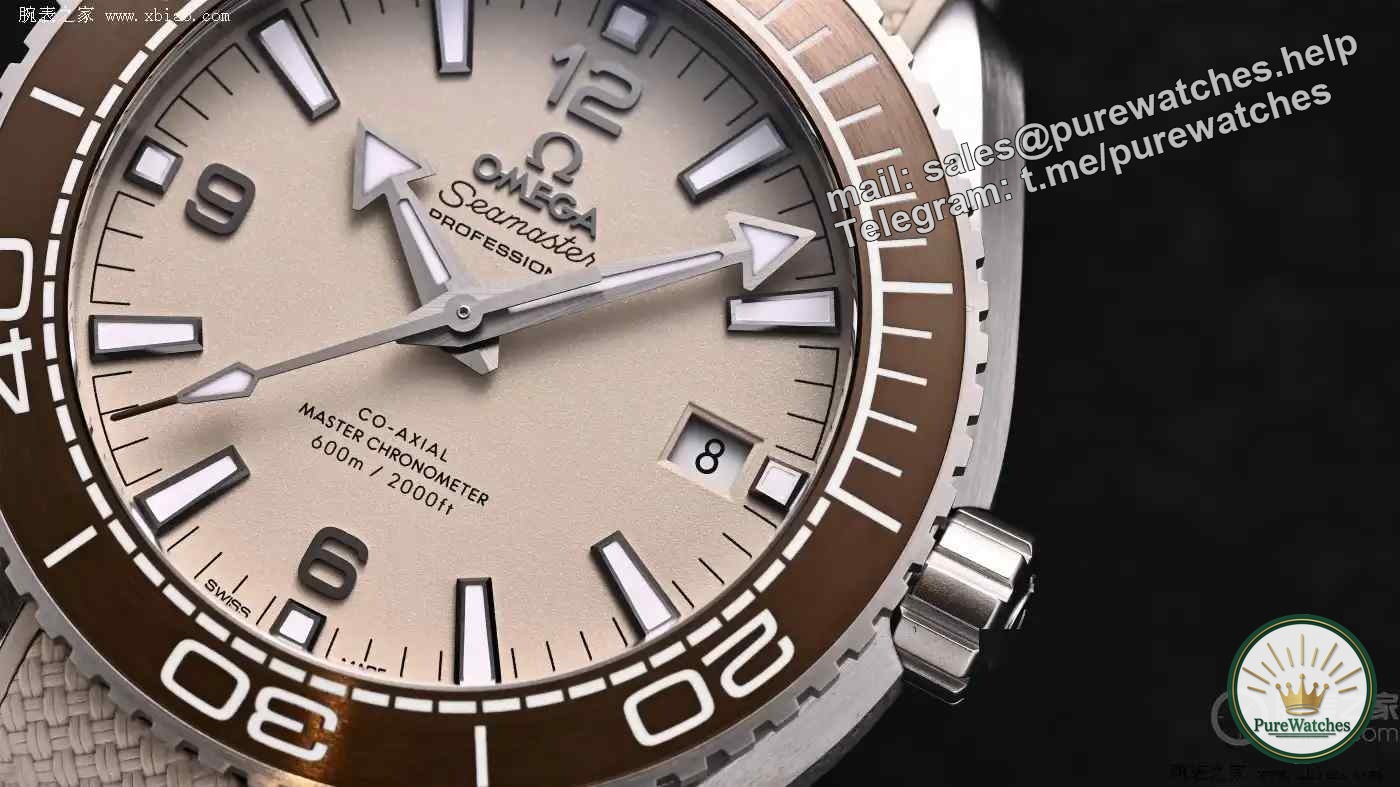 Refuse to hit the clock! Omega’s beige seahorse diving watch is as light as a feather but hard enough to be anti-magnetic in the deep sea.