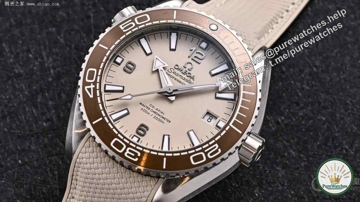 Refuse to hit the clock! Omega’s beige seahorse diving watch is as light as a feather but hard enough to be anti-magnetic in the deep sea.