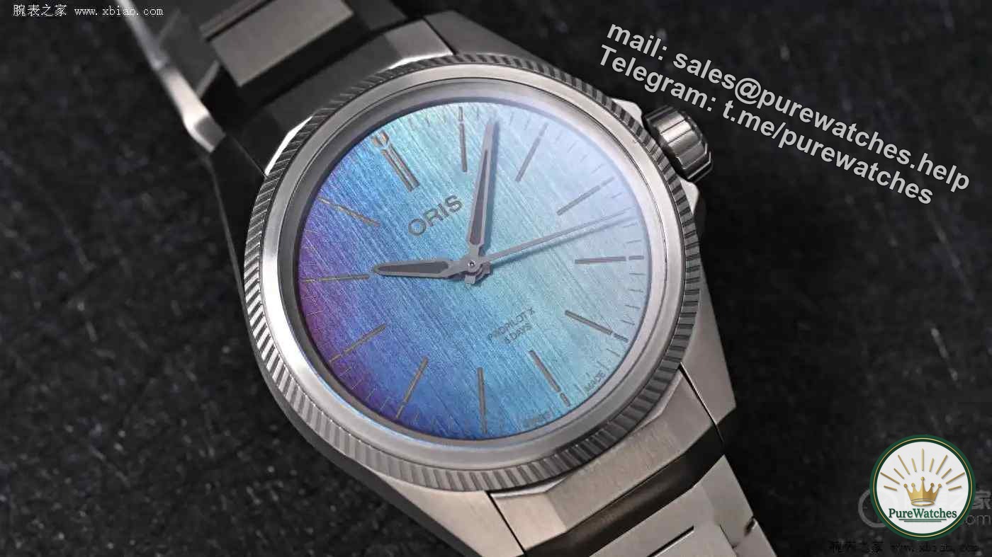 Put the rainbow on your hands! Oris’s black technology dial is absolutely stunning under the sun!