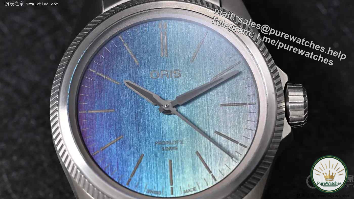 Put the rainbow on your hands! Oris’s black technology dial is absolutely stunning under the sun!