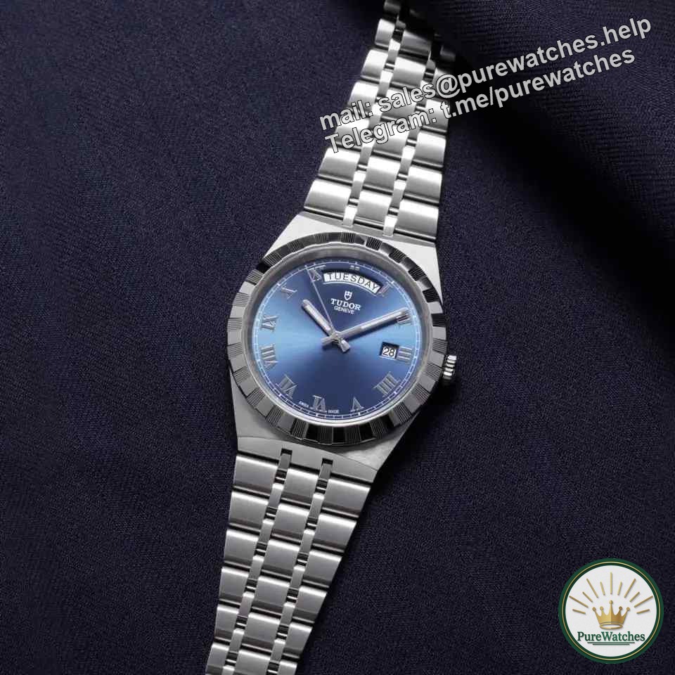 What kind of watch should a 40-year-old man wear to better demonstrate his identity and taste?