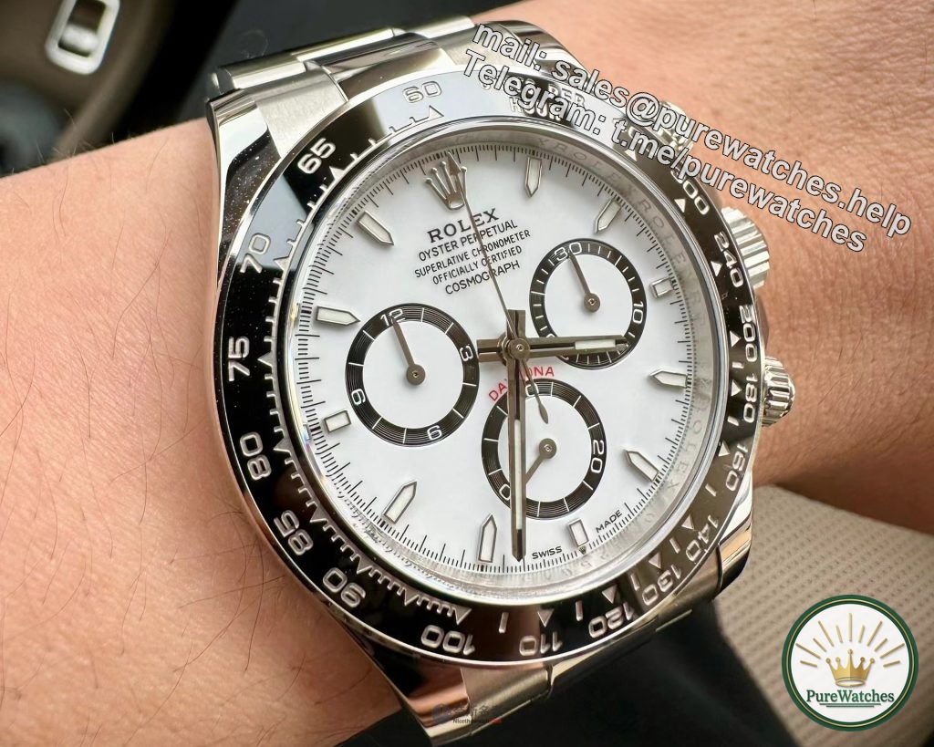 Can a waterproof watch be used to flush hot water? Will the water vapor in the sauna affect it?