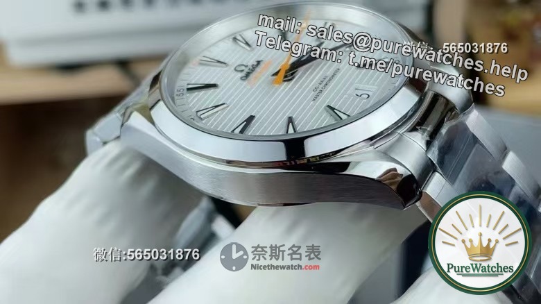 How can a novice identify whether the VS factory Omega Seamaster 150 series Bumblebee replica watch is the correct version?